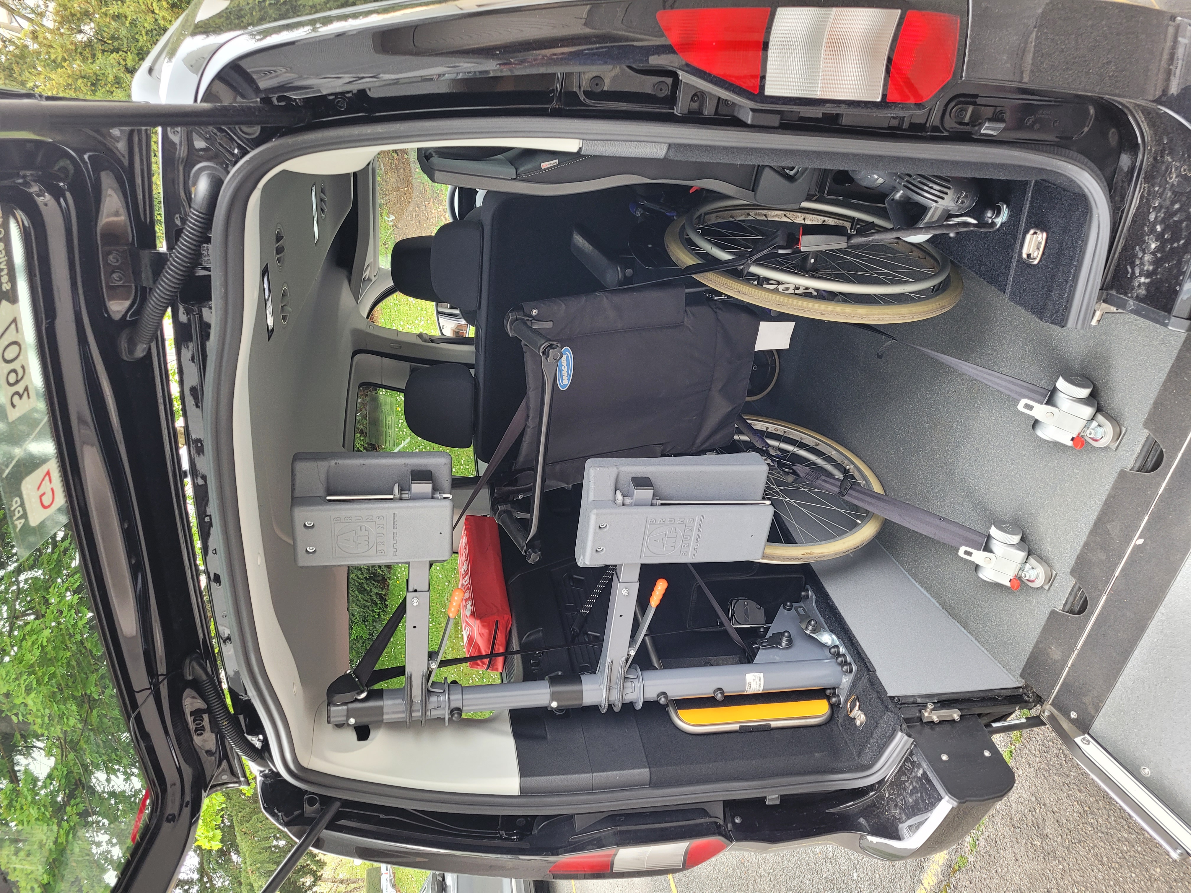 Fauteuil arrimé à l'intérieur